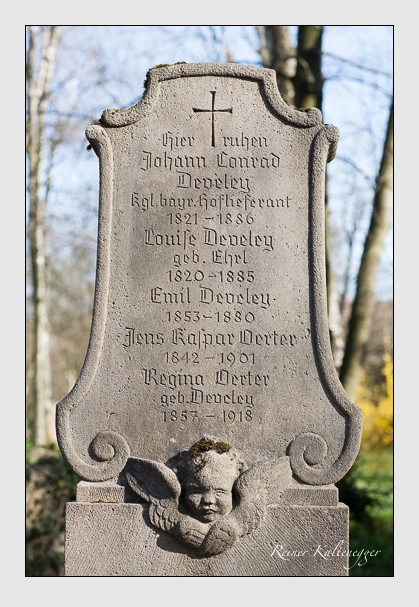 Grab der Familien Develey · Örter