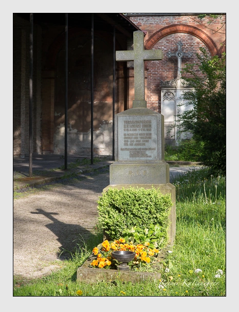 Grab der Familie Huber