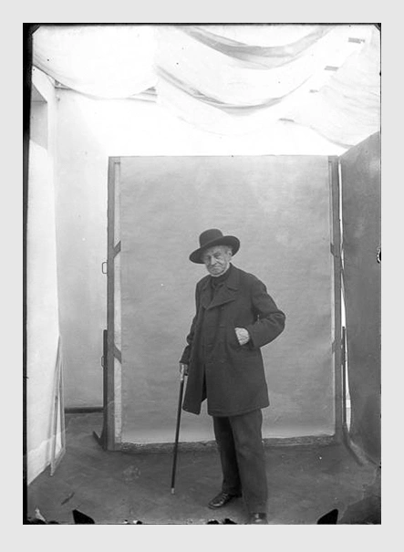 Joseph Leonhard Schmid mit Spazierstock