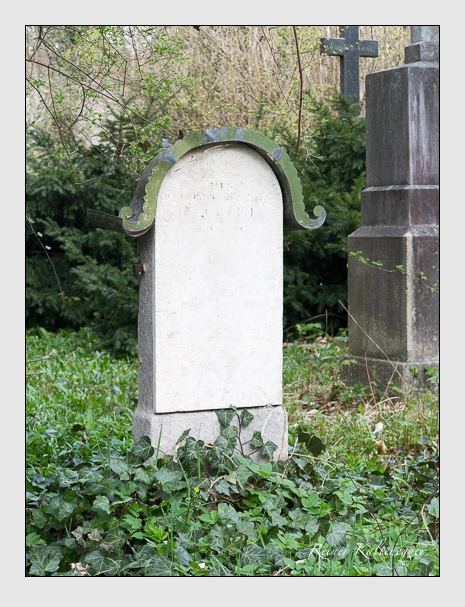 Grab der Familie Ecker