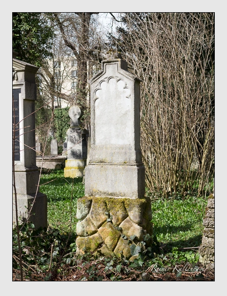 (März 2016)