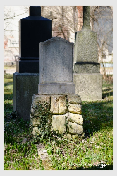 (März 2021)