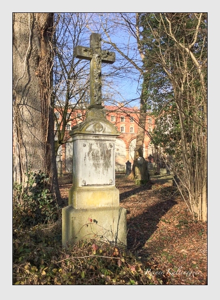 Grab der Familie Huhn